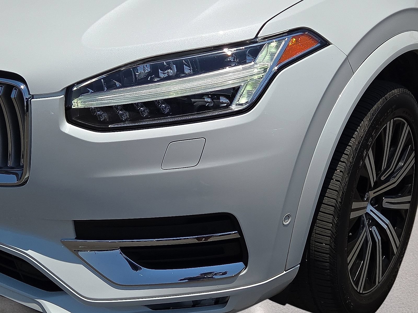 Certified 2023 Volvo XC90 B6 Plus w/ Protection Package Premier AWD/4WD image 10