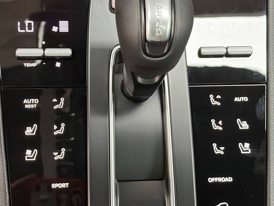 New 2026 Porsche Macan AWD/4WD image 23