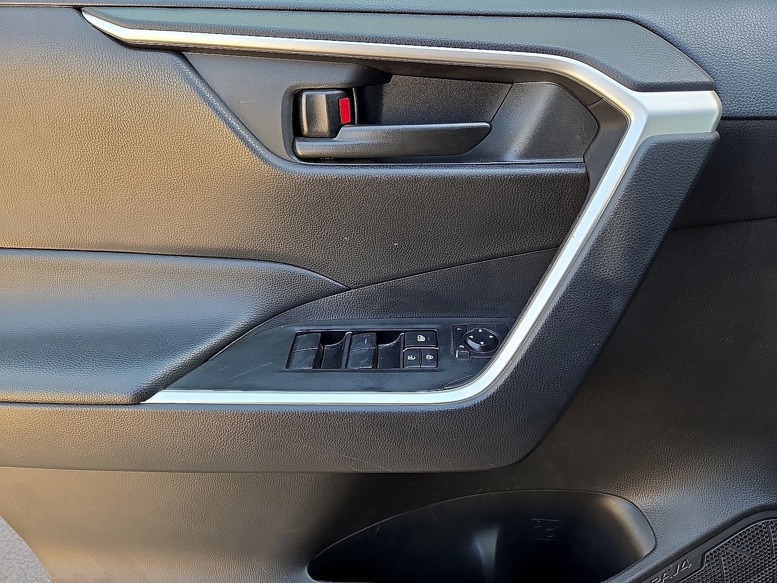 Used 2025 Toyota RAV4 LE AWD/4WD image 20