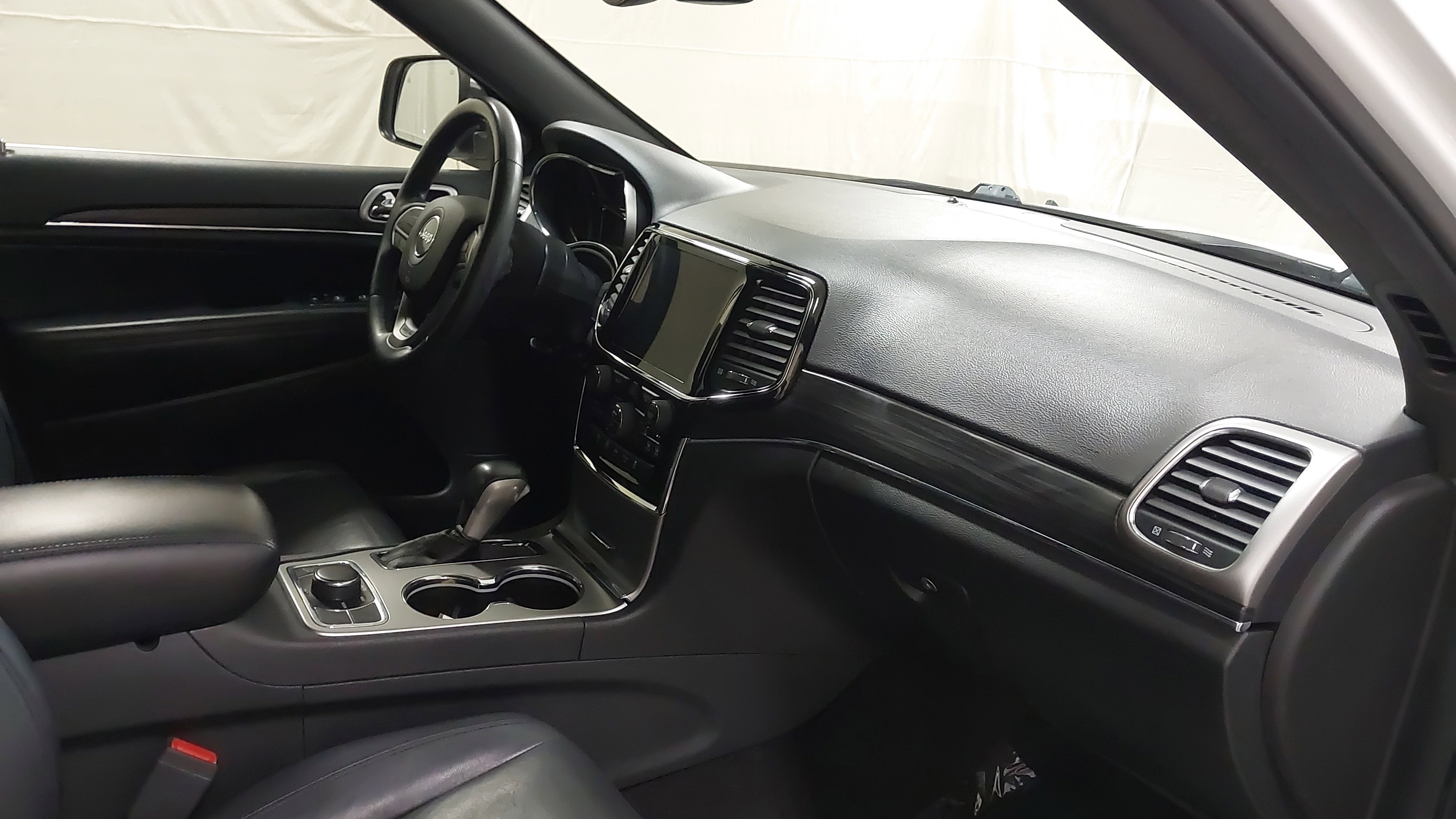 Used 2019 Jeep Grand Cherokee Limited AWD/4WD image 29