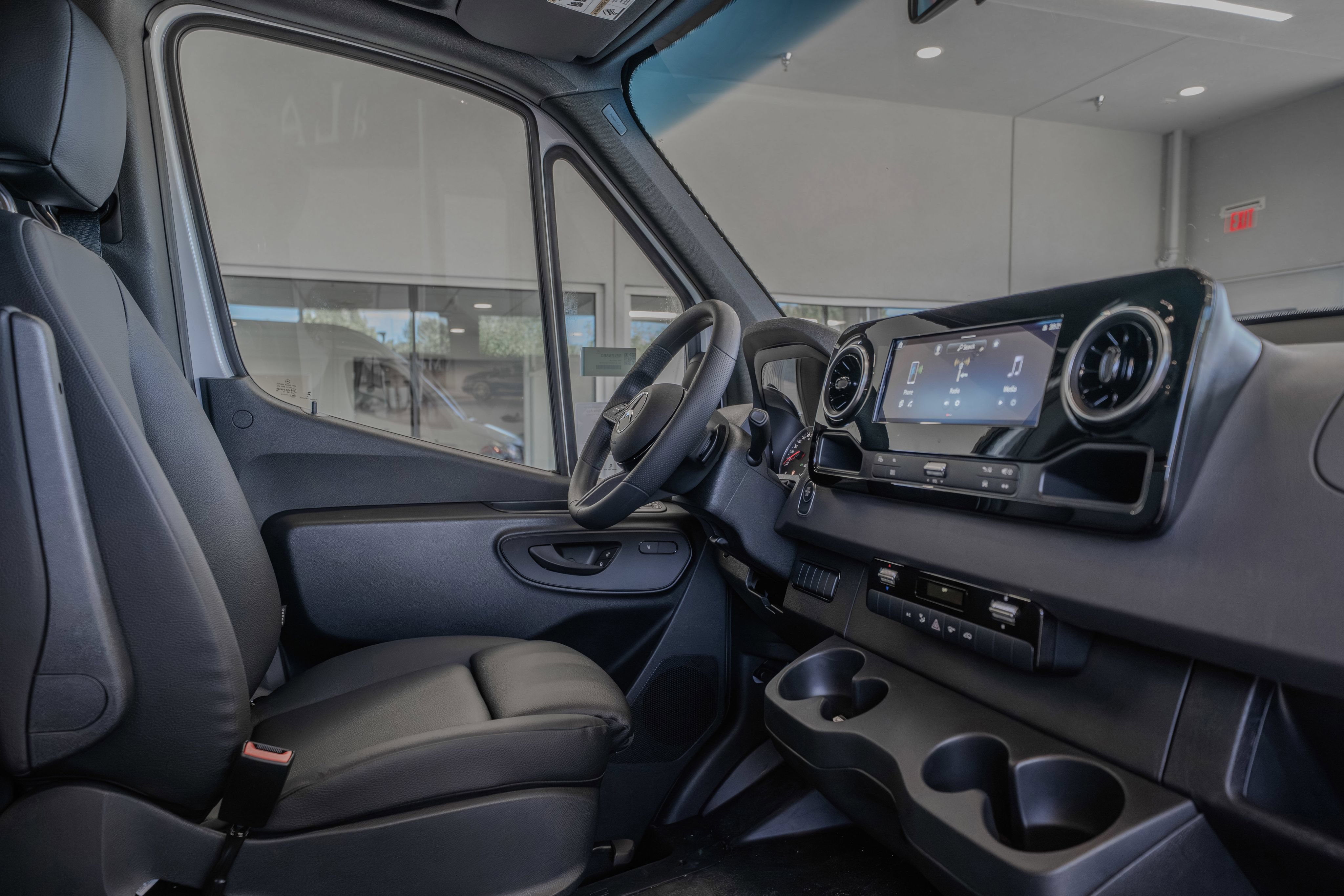 Used 2025 Mercedes-Benz Sprinter 2500 image 18