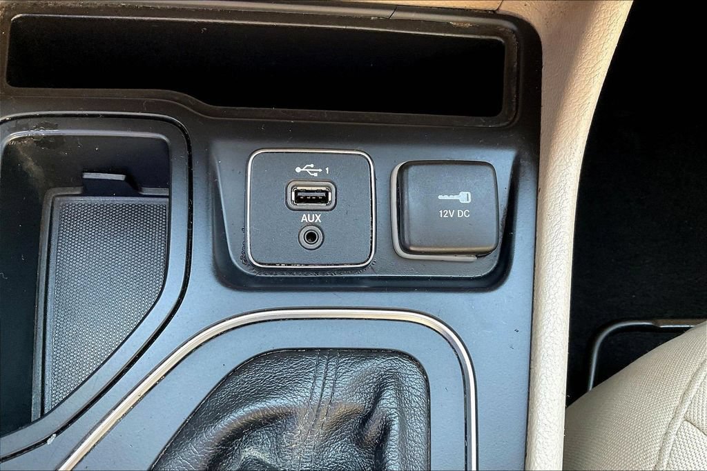 Used 2020 Jeep Cherokee Latitude FWD image 19
