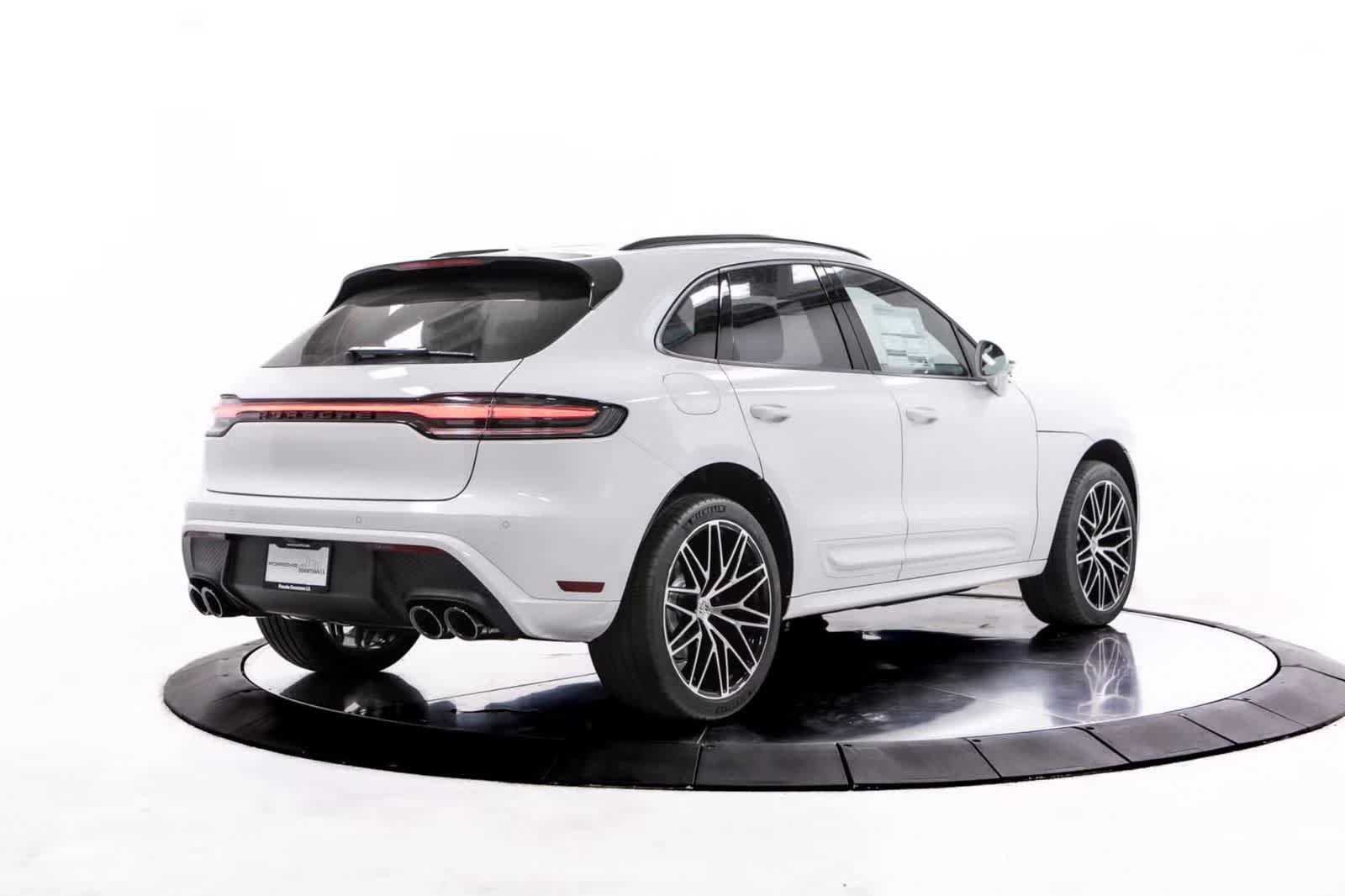 Certified 2026 Porsche Macan AWD/4WD image 7