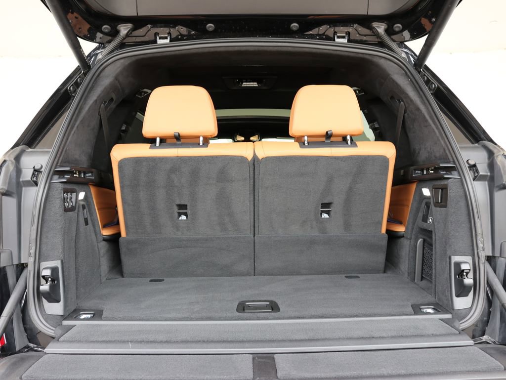 Used 2023 BMW X7 xDrive40i w/ M Sport Package AWD/4WD image 29