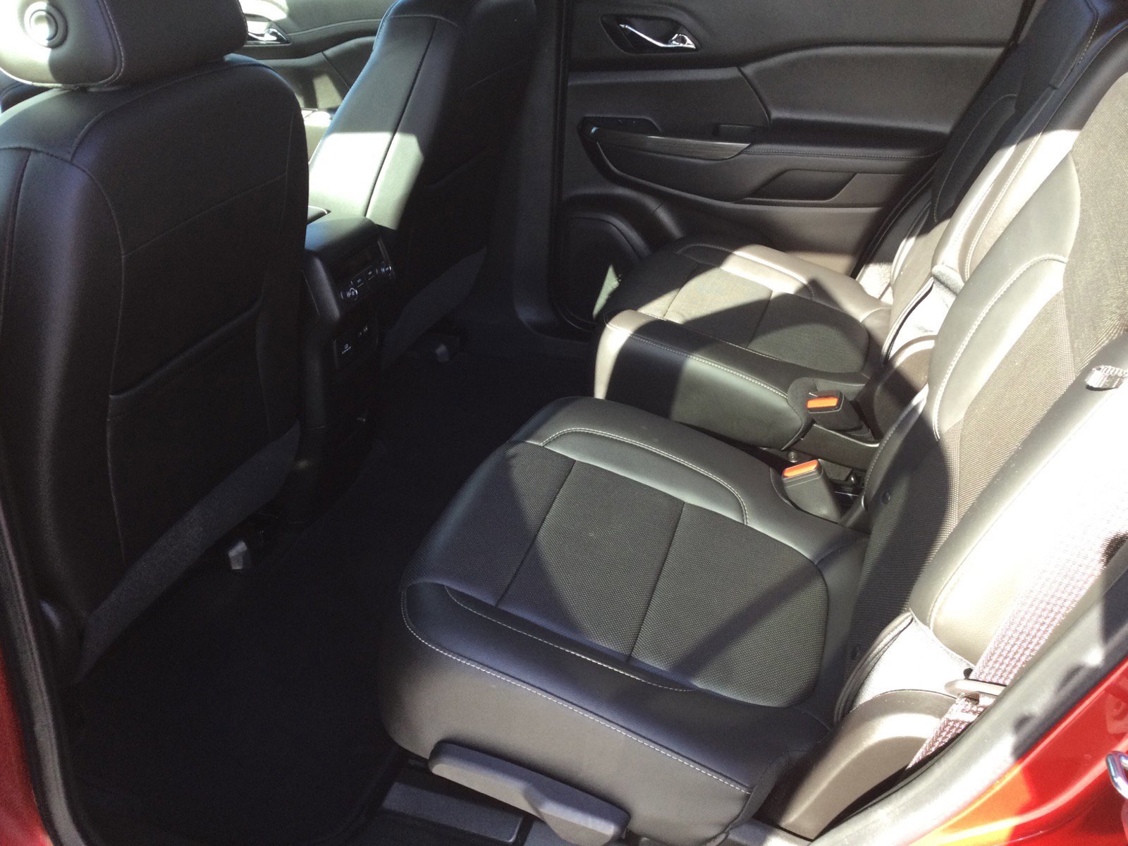 Used 2023 GMC Acadia SLT image 11