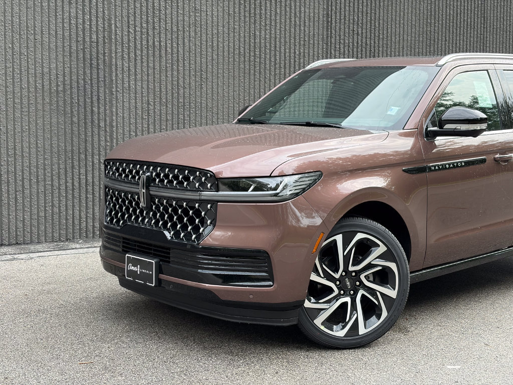 New 2027 Lincoln Navigator Black Label AWD/4WD image 2