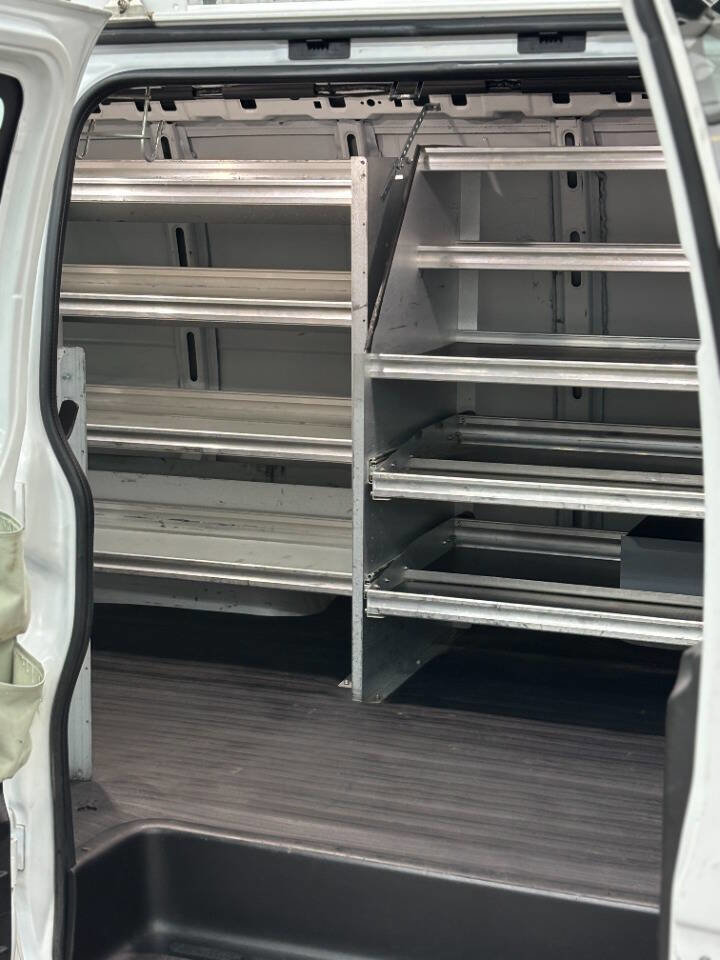 Used 2015 Chevrolet Express 2500 image 29