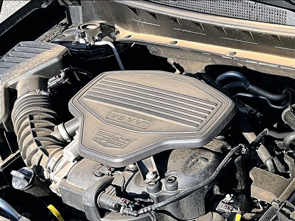 Used 2023 Cadillac XT6 Sport w/ LPO, ONYX Package image 24