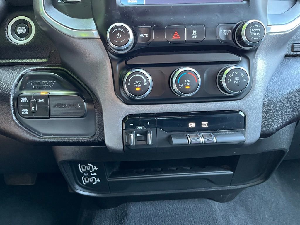 Used 2024 RAM 3500 Big Horn image 35