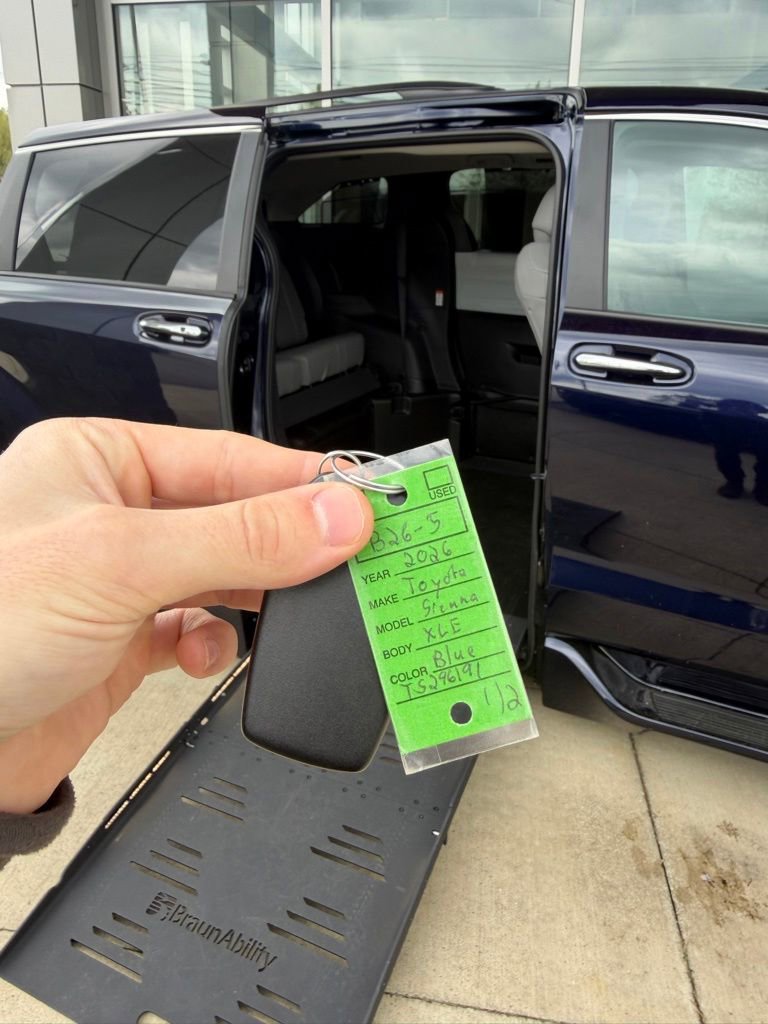 Used 2026 Toyota Sienna XLE FWD image 31