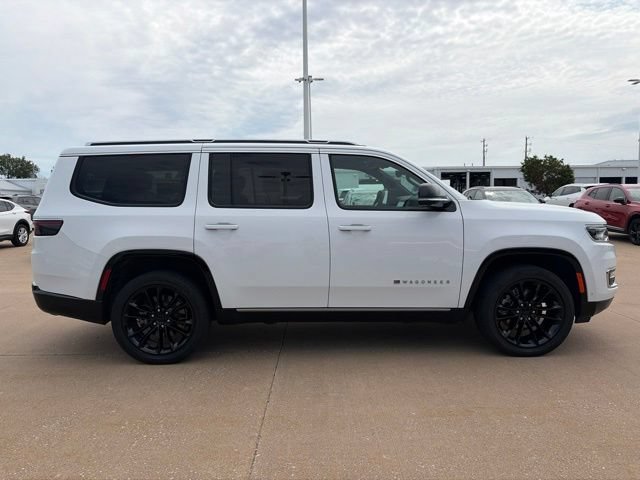 Used 2024 Jeep Wagoneer Series III w/ Premium Group I AWD/4WD image 2