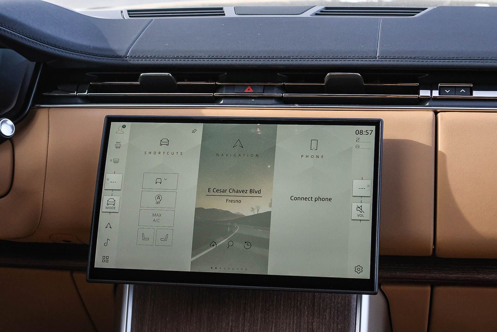 New 2026 Land Rover Range Rover SE image 25