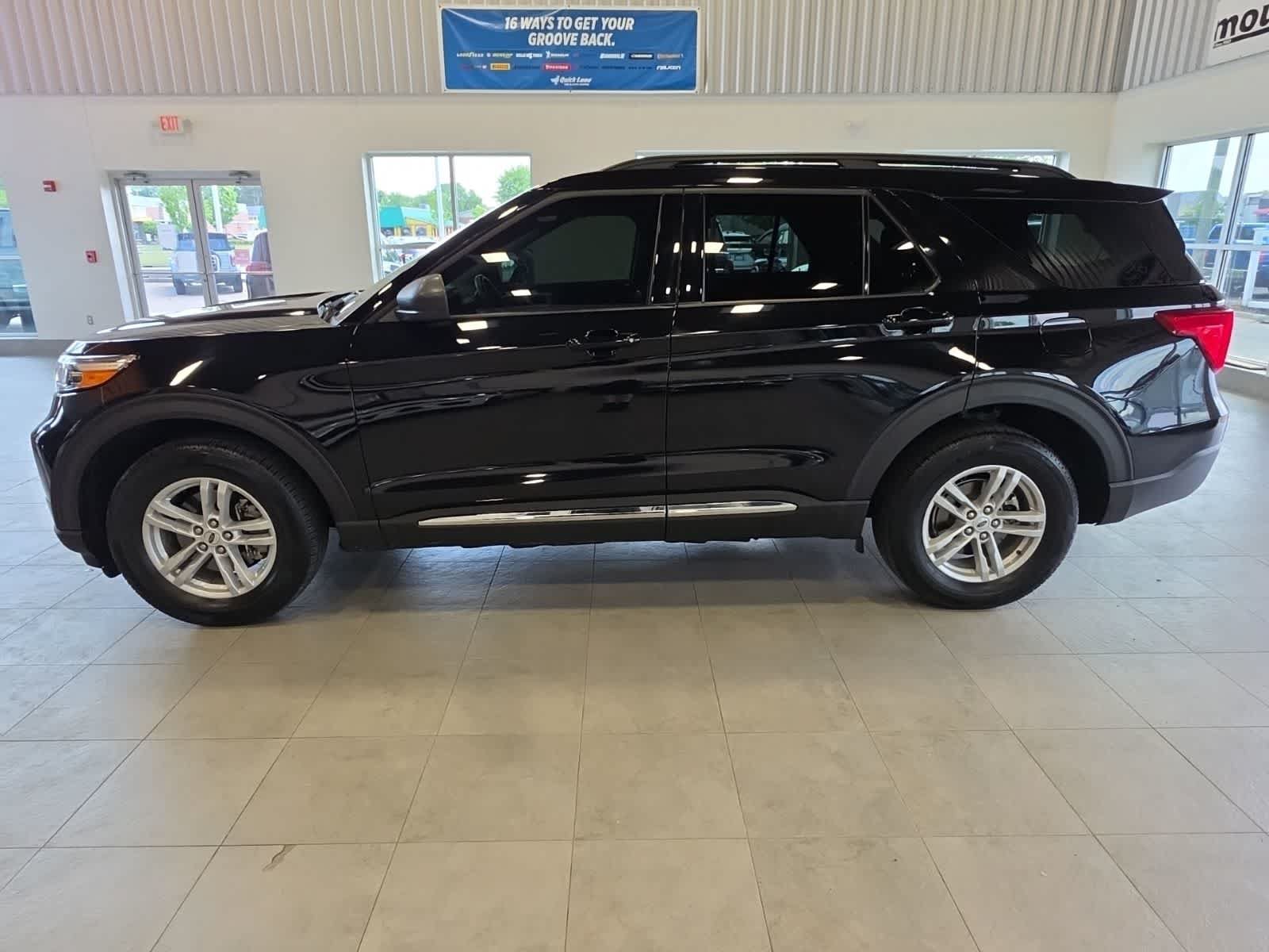 Used 2024 Ford Explorer XLT AWD/4WD image 12