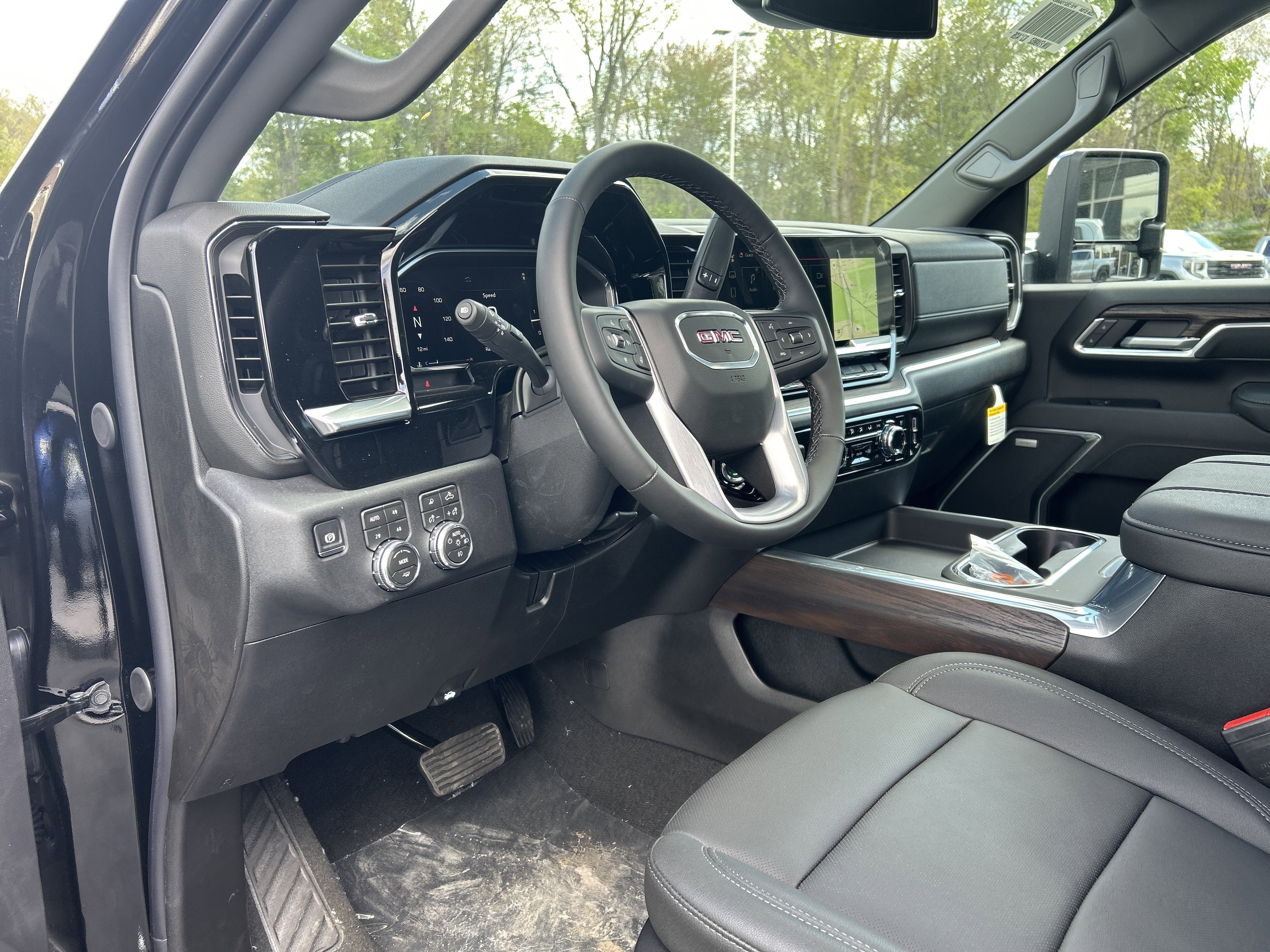 New 2026 GMC Sierra 2500 SLT w/ SLT Premium Package AWD/4WD image 17