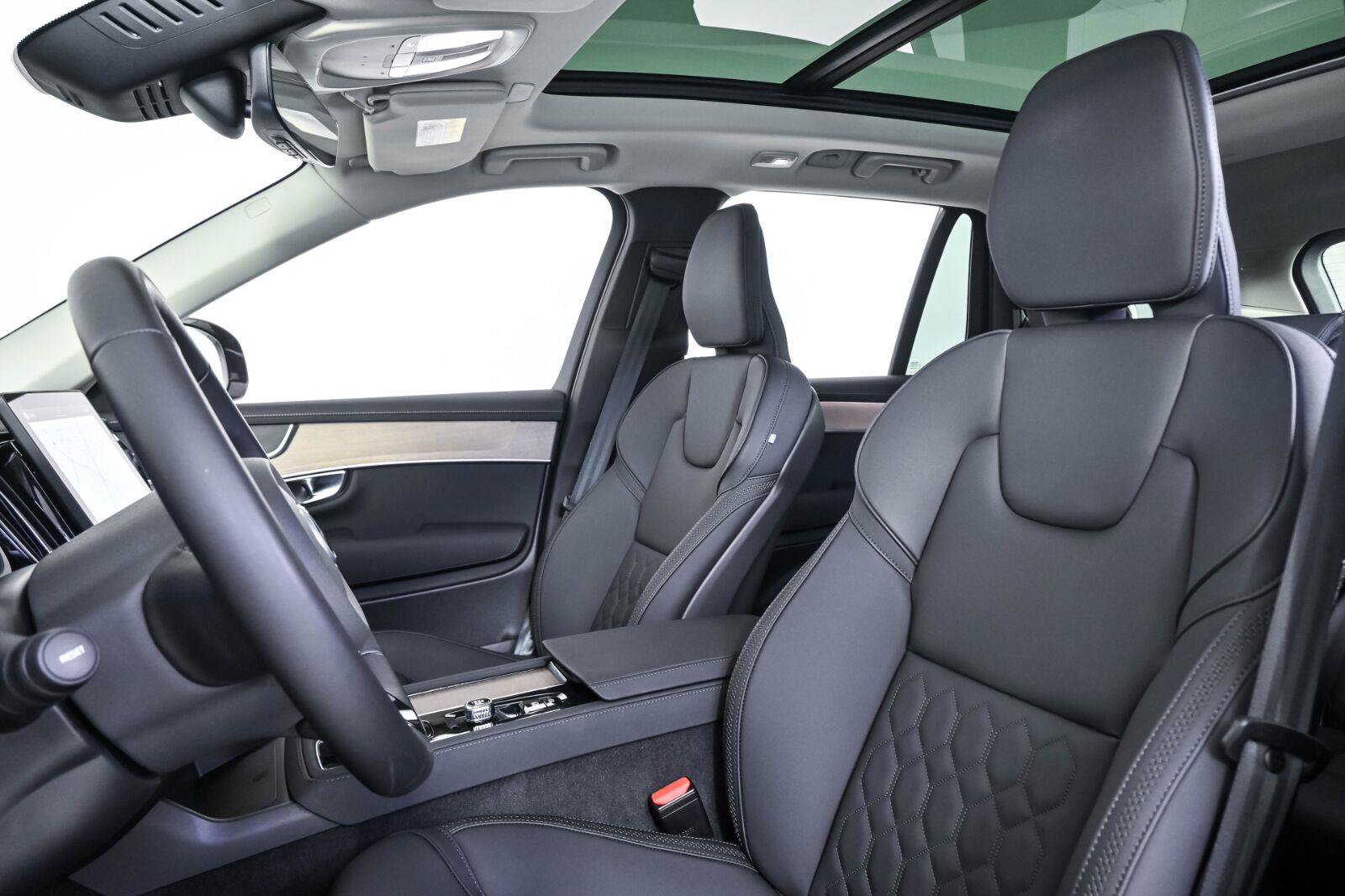 Used 2025 Volvo XC90 B6 Core w/ Climate Package AWD/4WD image 5
