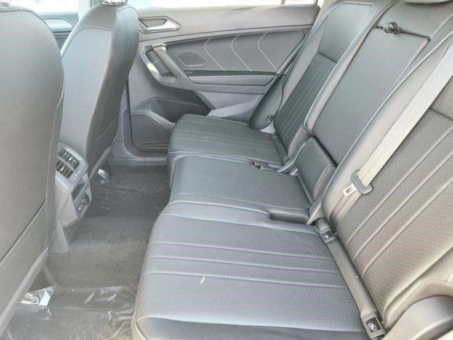 Certified 2024 Volkswagen Tiguan SE image 12