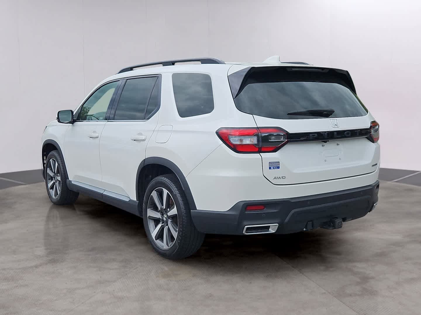 Used 2023 Honda Pilot Touring image 6