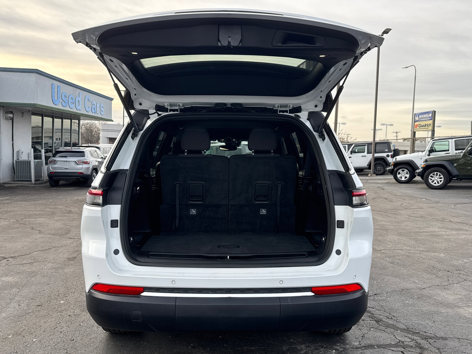 Used 2024 Jeep Grand Cherokee L Laredo AWD/4WD image 19