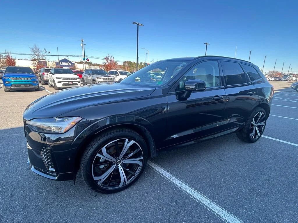 Used 2023 Volvo XC60 B6 Ultimate w/ Protection Package Premier AWD/4WD image 2