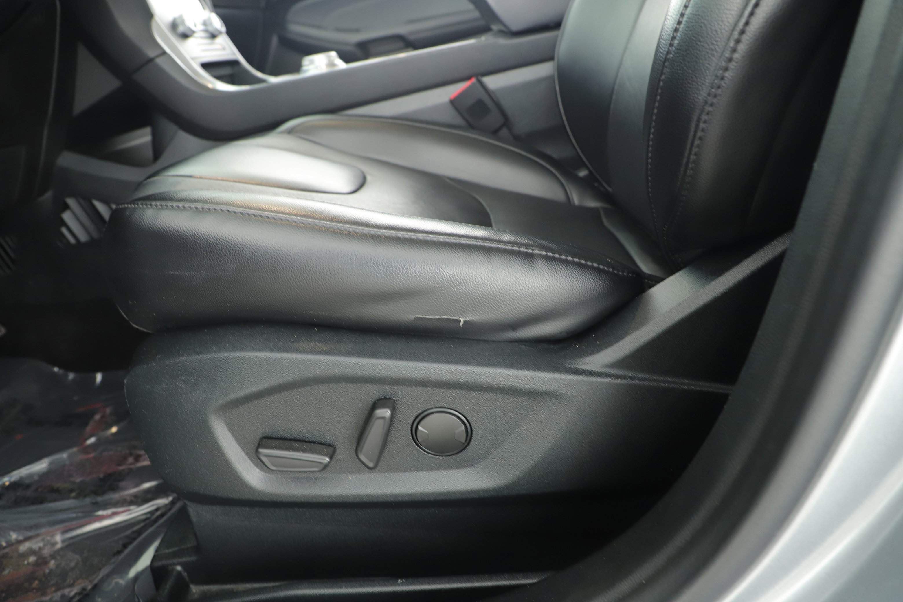 Certified 2022 Ford Edge Titanium w/ Equipment Group 301A image 10