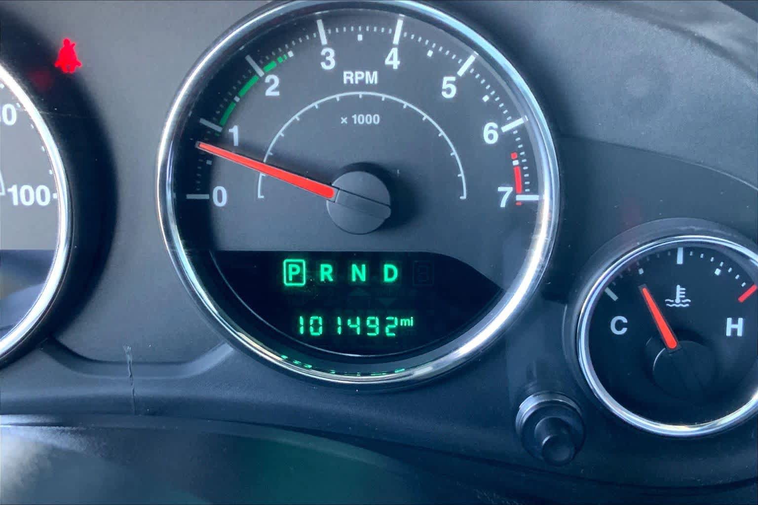Used 2015 Jeep Wrangler Unlimited Sahara w/ Connectivity Group image 22