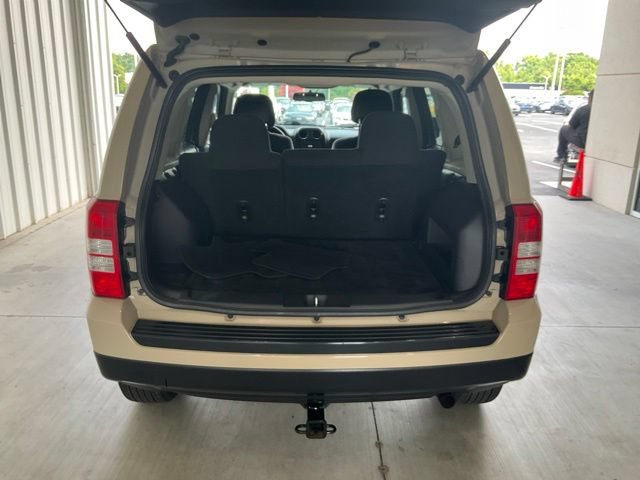 Used 2017 Jeep Patriot Latitude AWD/4WD image 16
