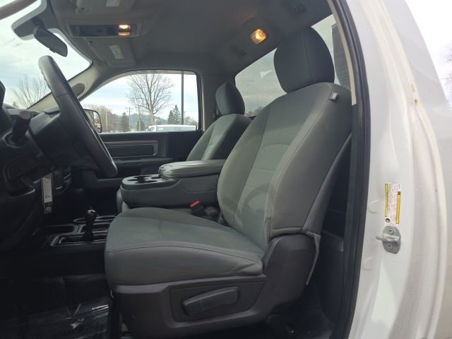 Used 2018 RAM 3500 Tradesman w/ Chrome Appearance Group AWD/4WD image 9