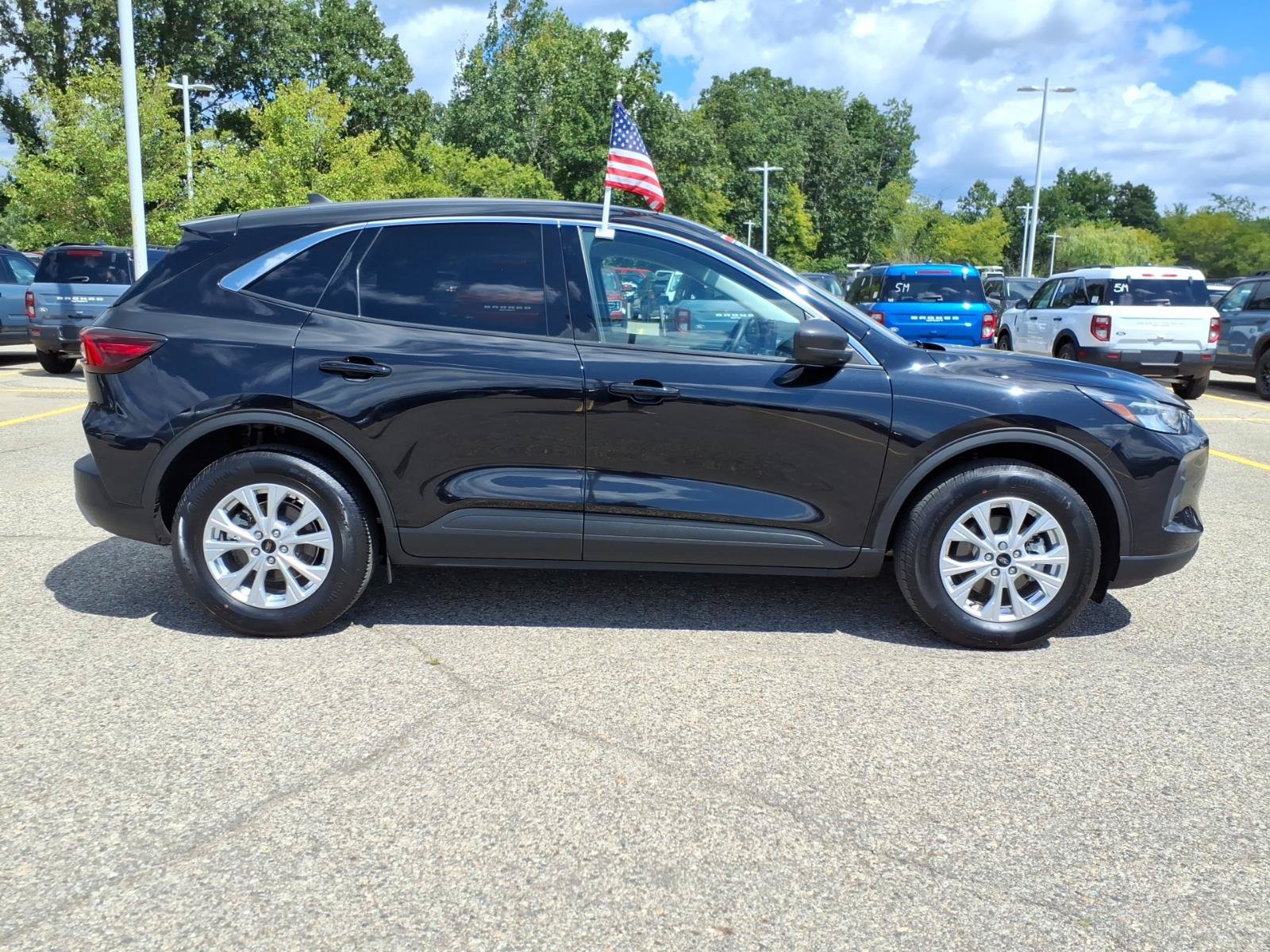 Certified 2023 Ford Escape Active AWD/4WD image 9