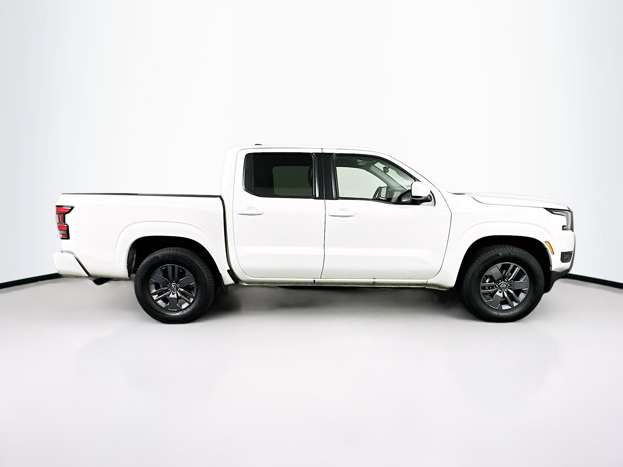 Used 2025 Nissan Frontier SV image 10