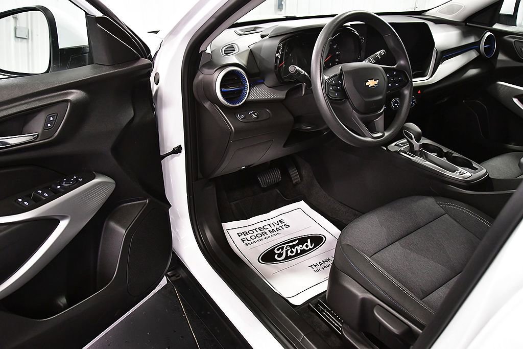 Used 2024 Chevrolet Trax LS w/ LS Convenience Package image 13