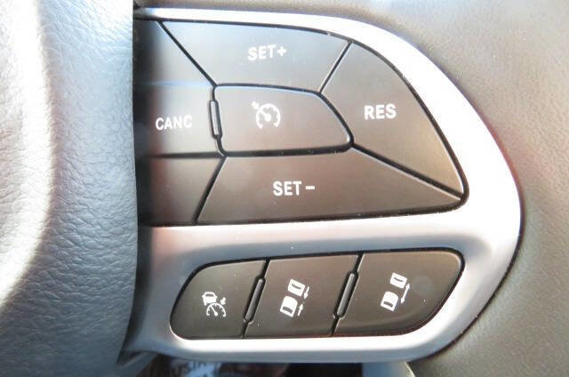 Used 2024 Chrysler Pacifica Limited w/ Trailer Tow Group image 28