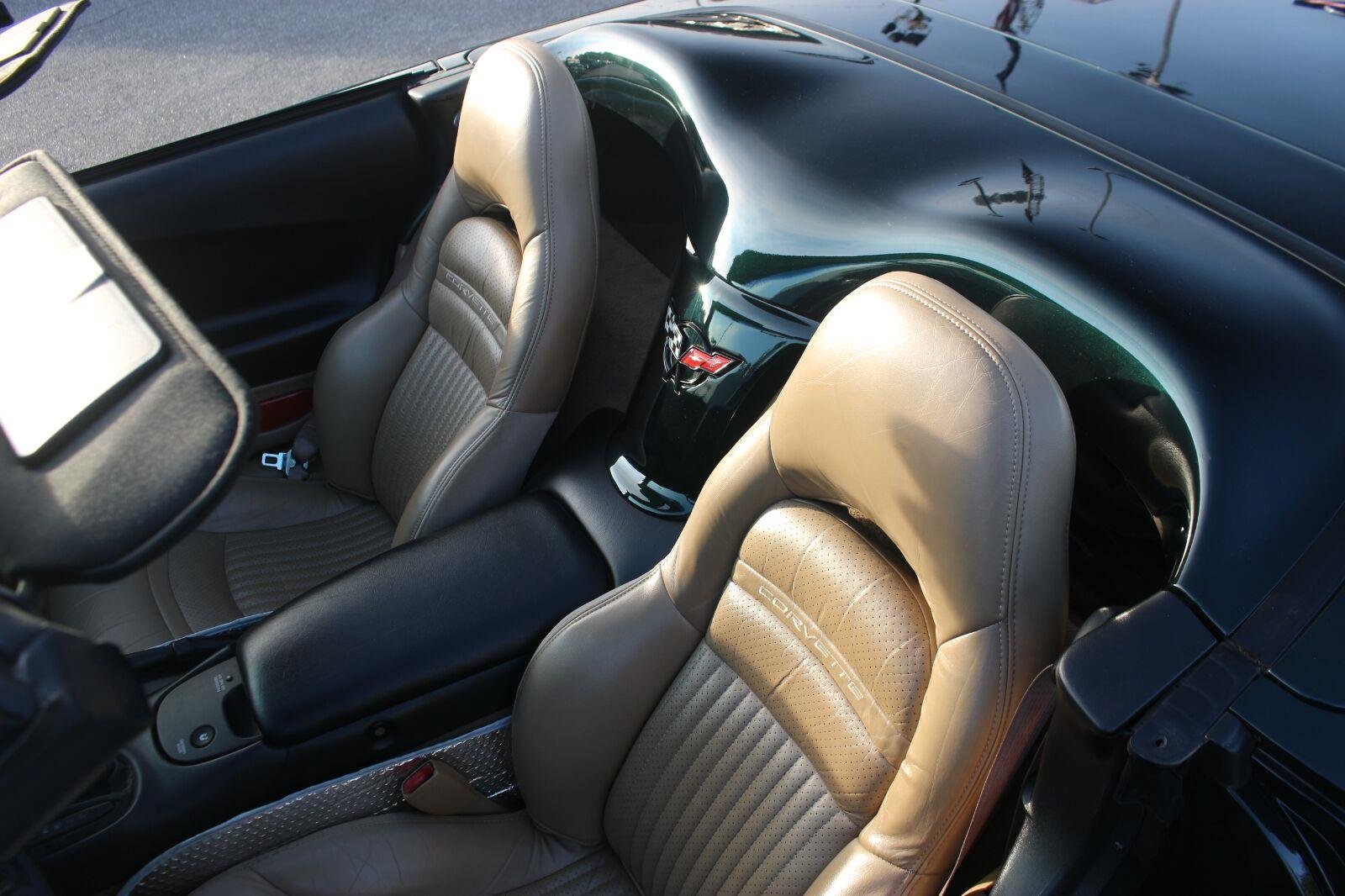Used 2000 Chevrolet Corvette Convertible w/ Performance Handling Pkg RWD image 14