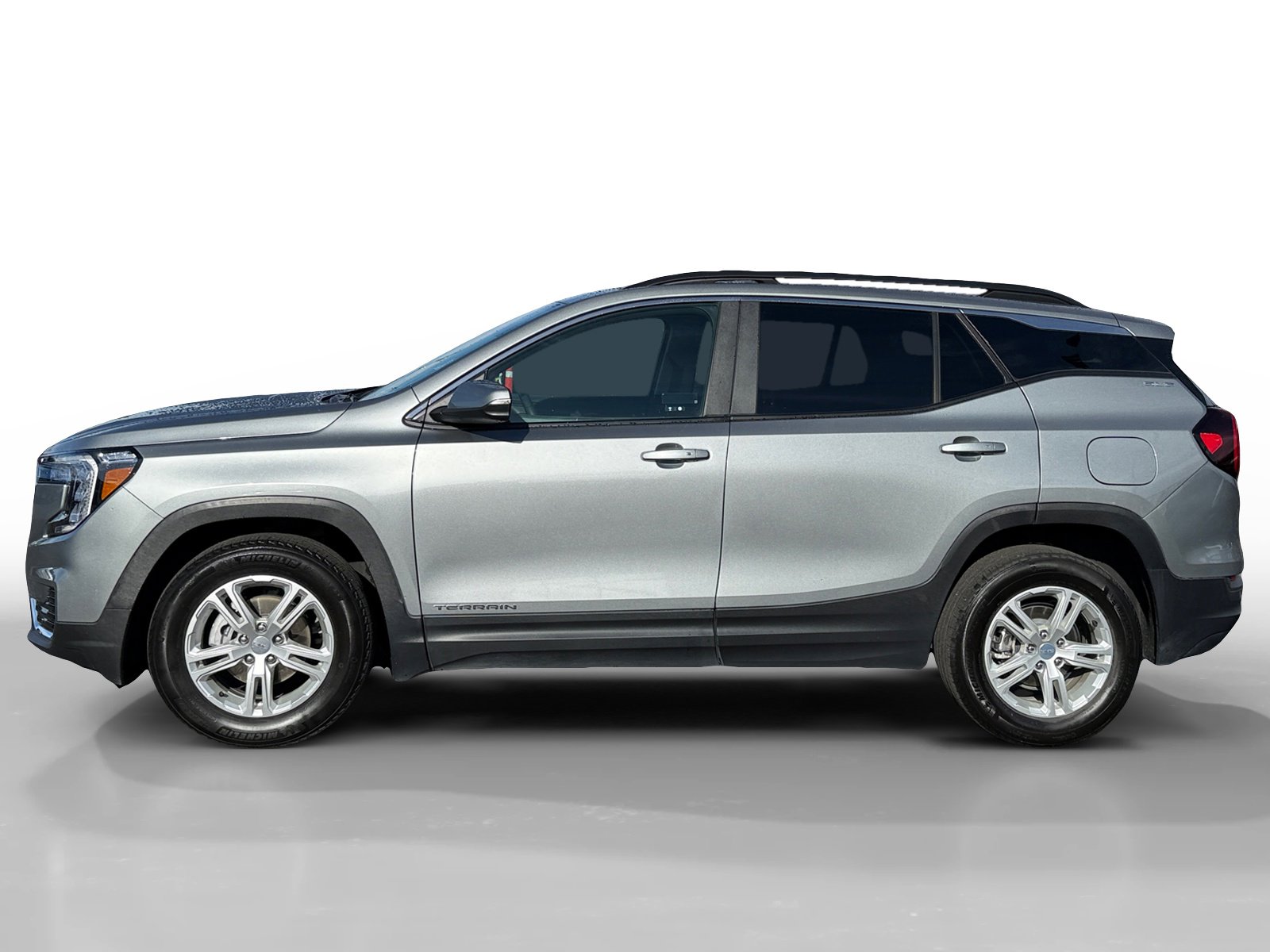 Used 2023 GMC Terrain SLE w/ Driver Convenience Package image 2