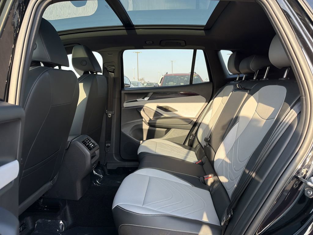 New 2026 Volkswagen Tiguan SE R-Line image 13