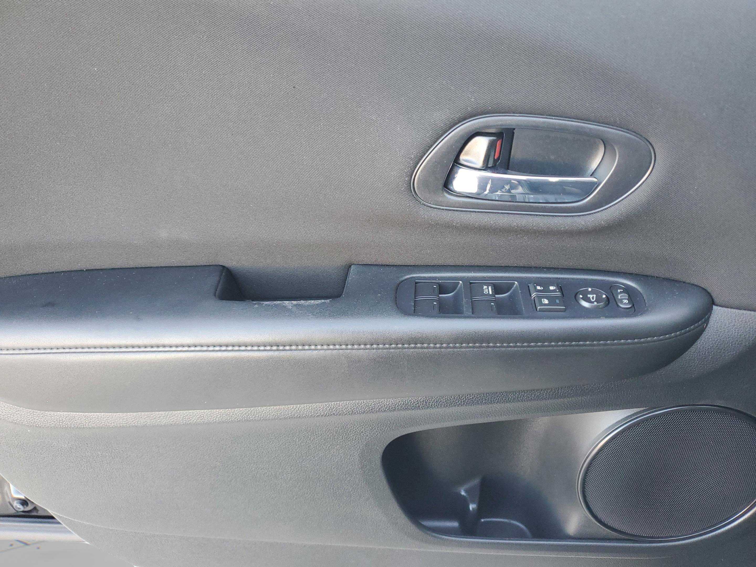 Used 2017 Honda HR-V LX image 13