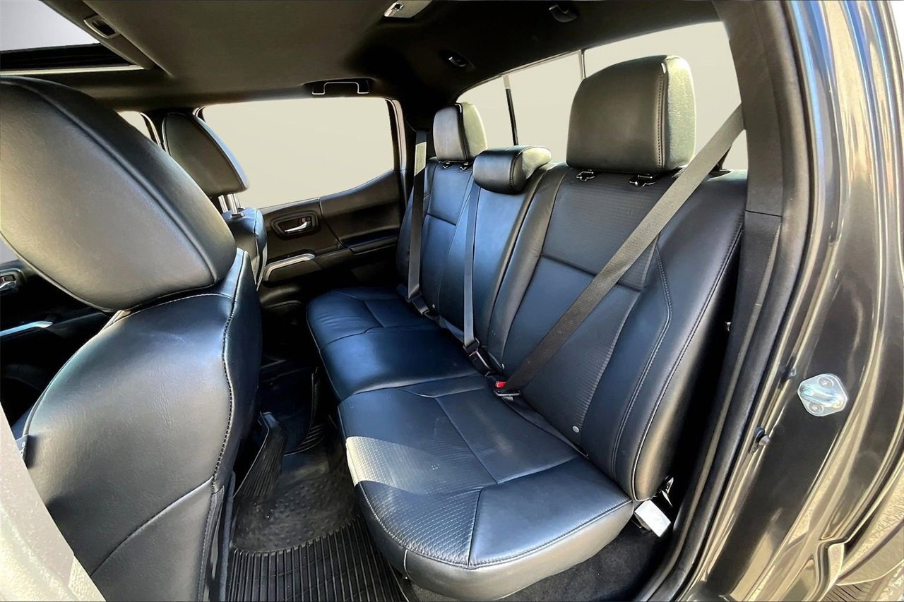 Used 2022 Toyota Tacoma Limited image 21