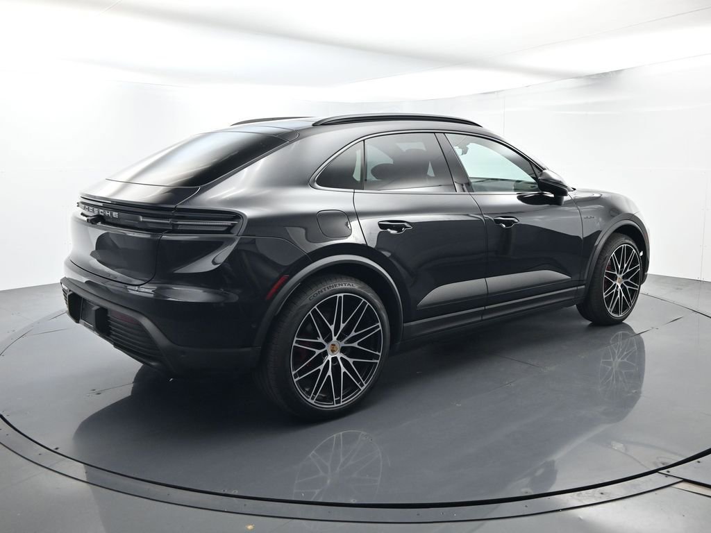 Certified 2025 Porsche Macan 4S Electric AWD/4WD image 15