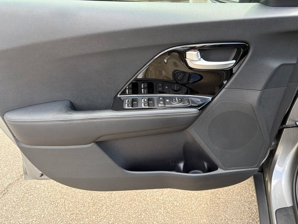 Used 2022 Kia Niro LXS FWD image 16