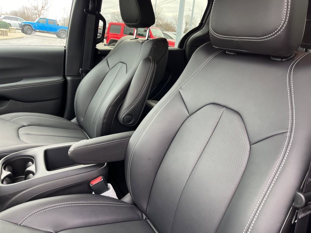 New 2026 Chrysler Pacifica Select image 25