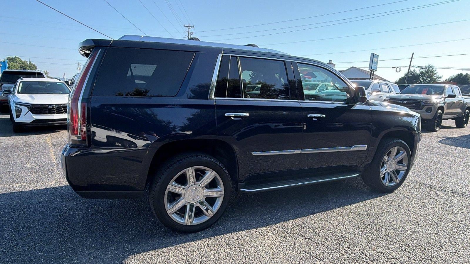 Used 2020 Cadillac Escalade Luxury RWD image 9