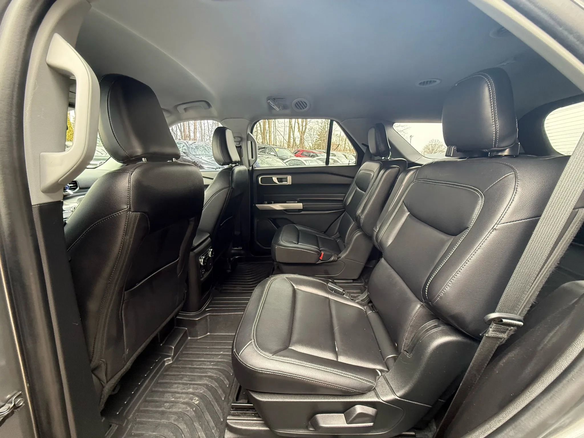 Used 2021 Ford Explorer XLT w/ Equipment Group 202A image 17