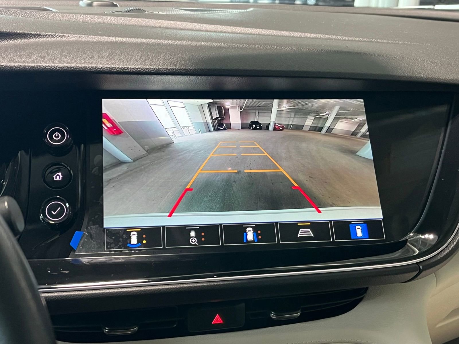 Used 2023 Buick Envision Avenir image 24