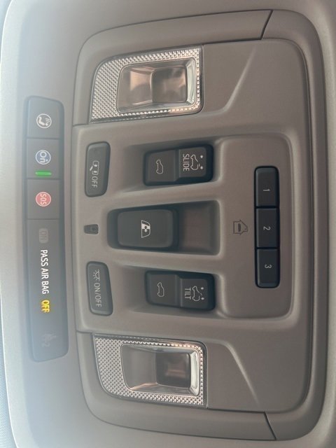 Used 2022 GMC Sierra 1500 Denali w/ Denali Premium Package image 16