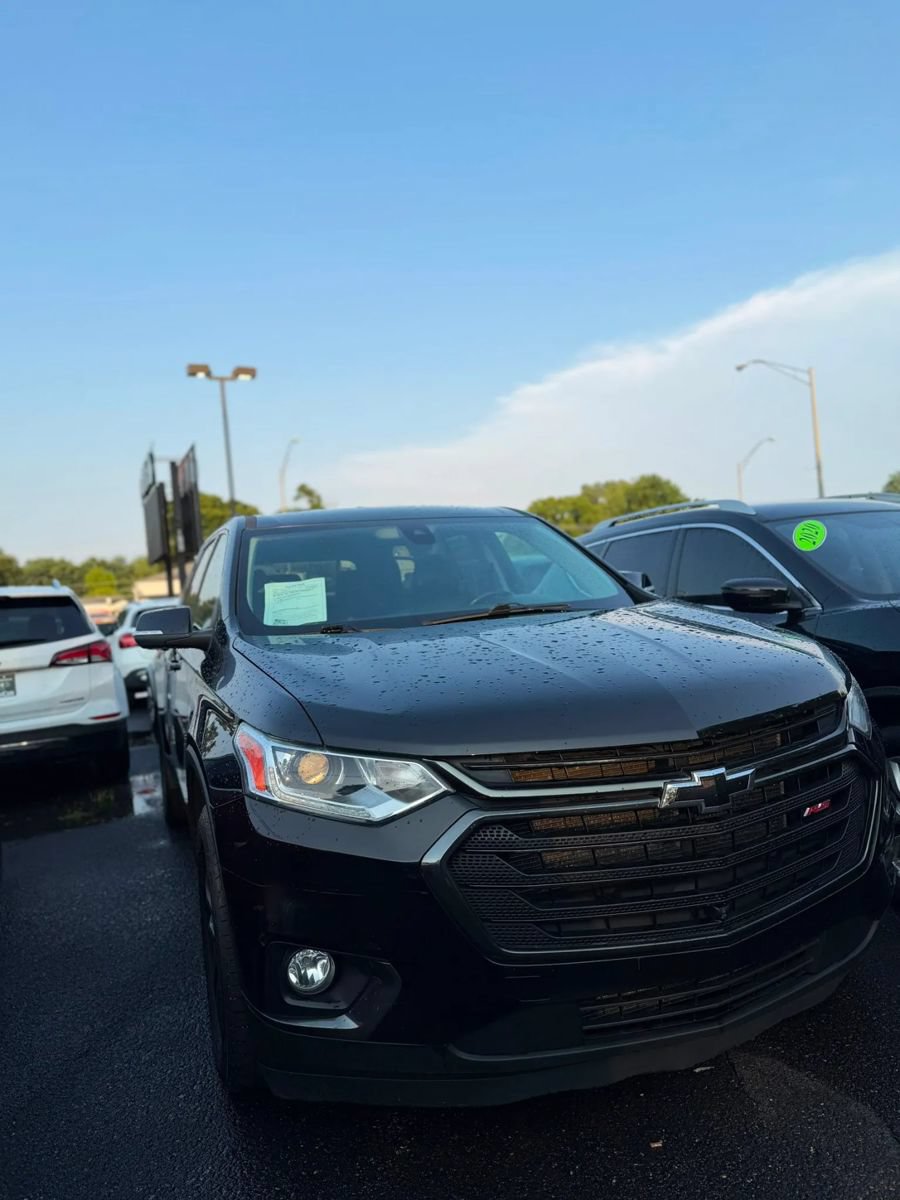 Used 2021 Chevrolet Traverse RS FWD image 2