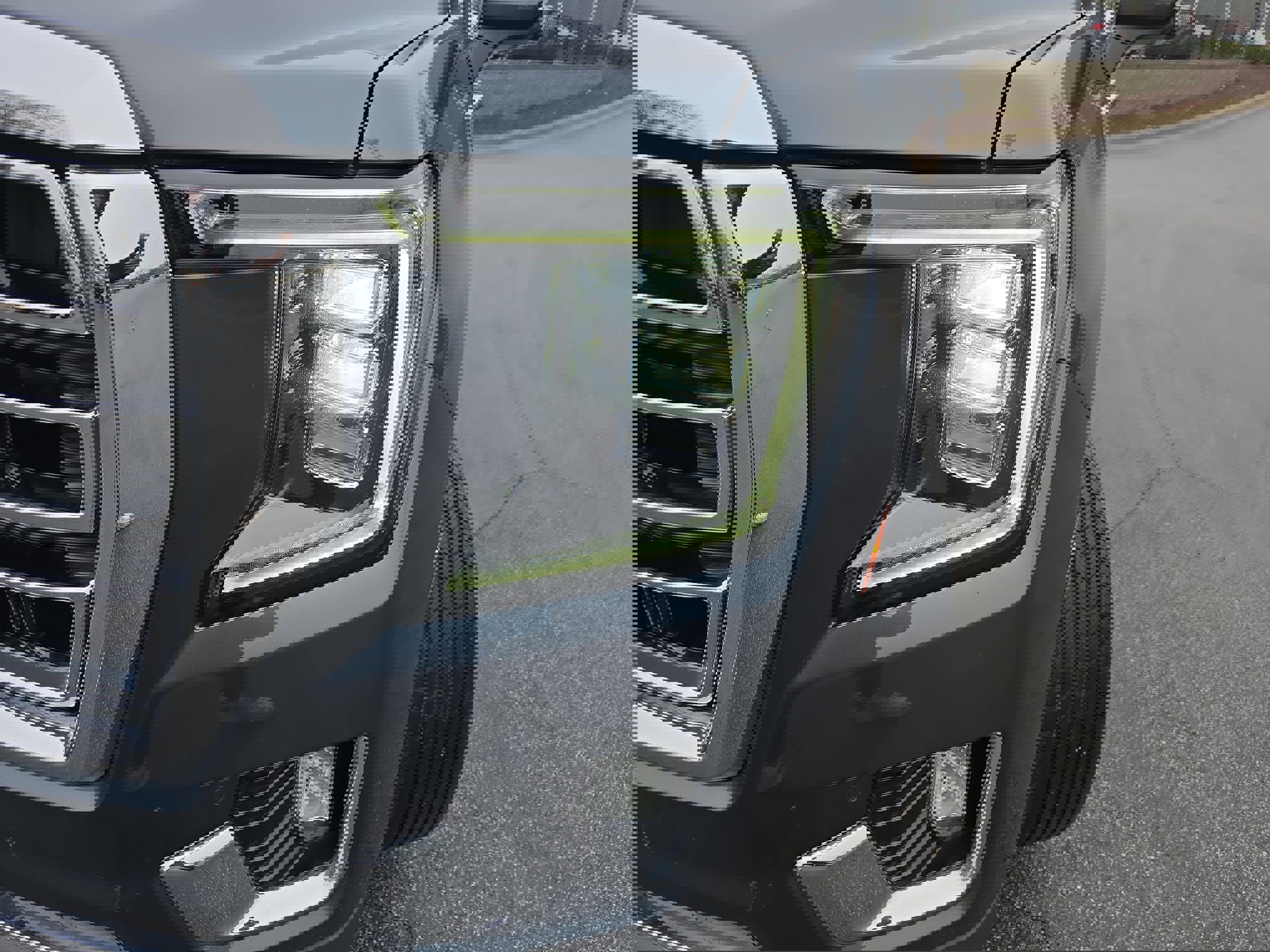 Used 2021 GMC Yukon SLT w/ SLT Premium Package image 34