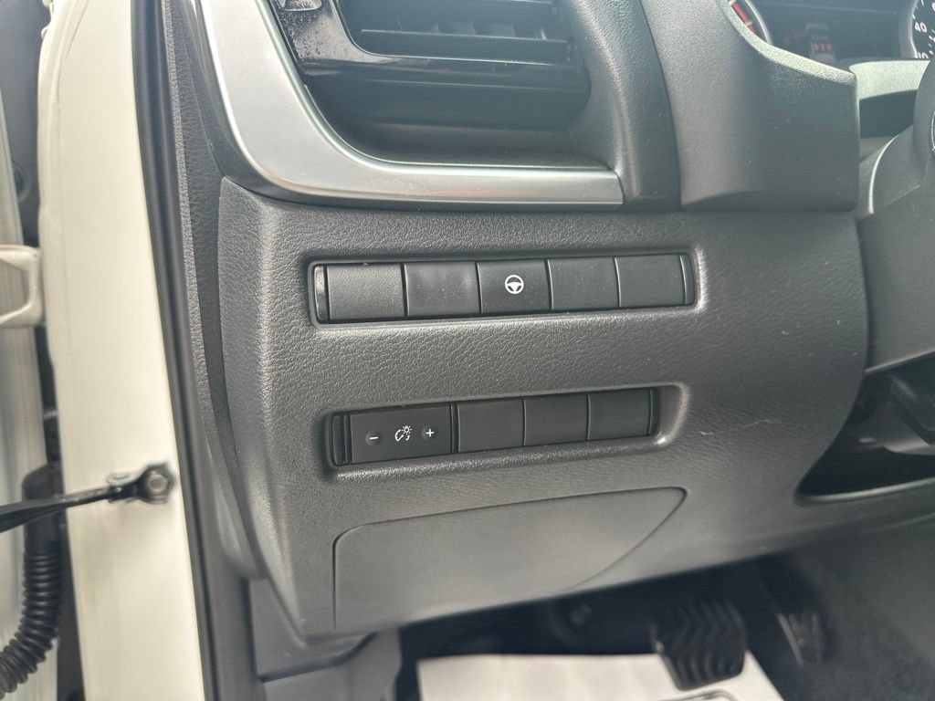 Used 2023 Nissan Rogue SV FWD image 15