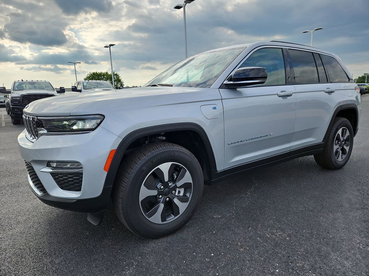 New 2024 Jeep Grand Cherokee Limited 4xe image 3