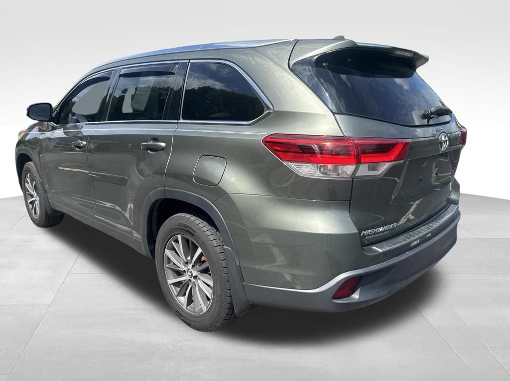 Used 2018 Toyota Highlander XLE w/ Protection Package #3 AWD/4WD image 3