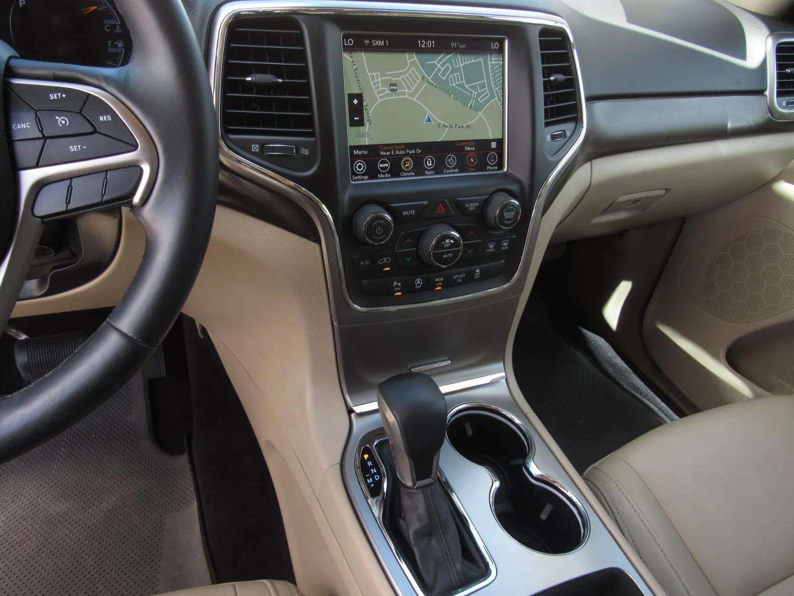 Used 2018 Jeep Grand Cherokee Laredo RWD image 18