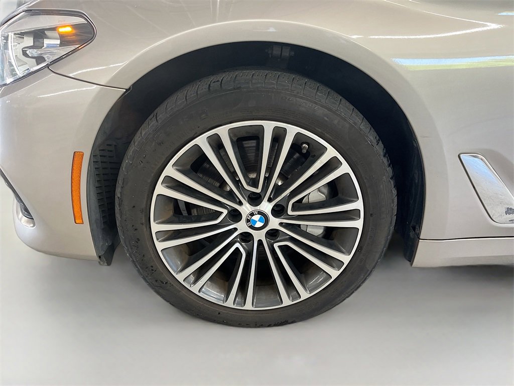 Used 2019 BMW 540i w/ Convenience Package image 32